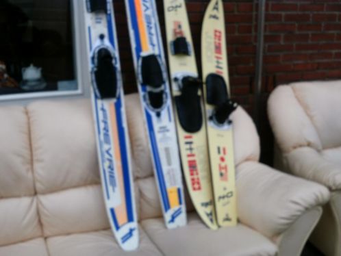 2 sets waterskies van pilz en freyrie