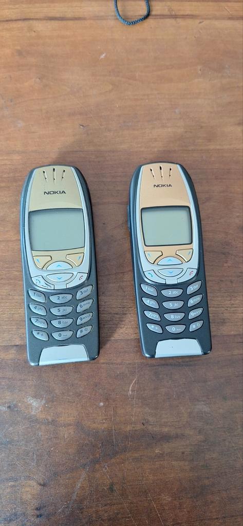 2 st. vintage mobiele telefoon Nokia 6310