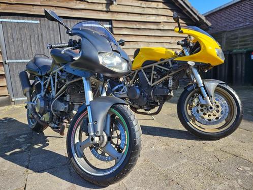 2 stuks Ducati 750 SS IE Nuda, NERO en GIALLO