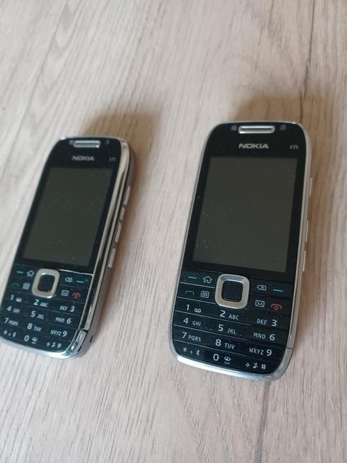 2 stuks Nokia E75. Niet werkend.
