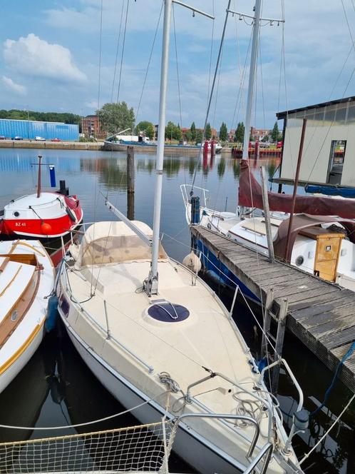 2 stuks zeilboot met kajuit (weg is pech) v.a. 750.-