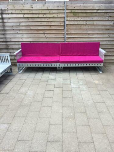 2 TuinbankenLoungebank met kussens