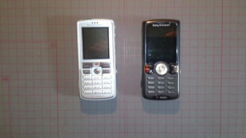 2 vintage mobiele telefoons Sony Ericsson