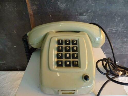 2 Vintage PTT-telefoon met knoppen