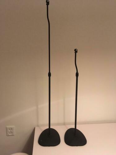 2 Vogels zwarte speakerstandaards