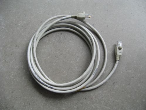 2 x cat-5 ethernet kabels (zgan)