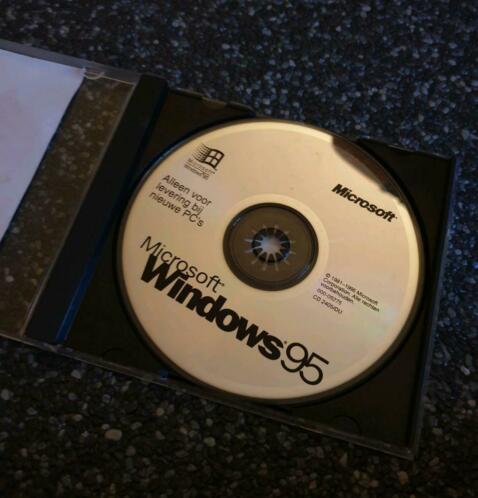 2 x Microsoft Windows 95 disk, met code