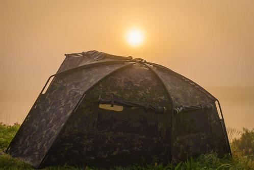 2 x nash titan t1 camo tent ,moonchair te koop aangeboden