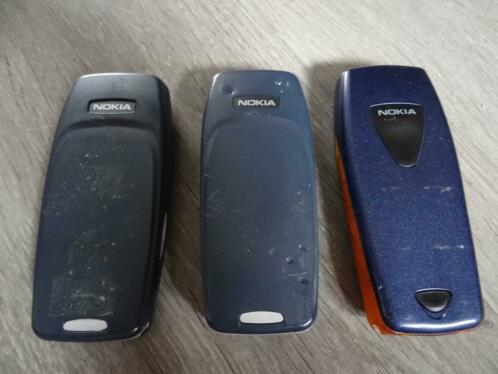 2 x Nokia 3310  1 x Nokia 3510i