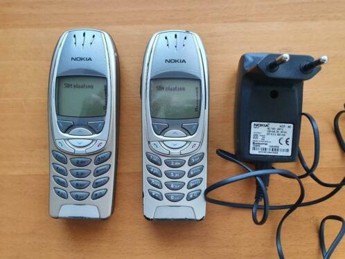 2 x Nokia 6310i met 1 lader en handleiding