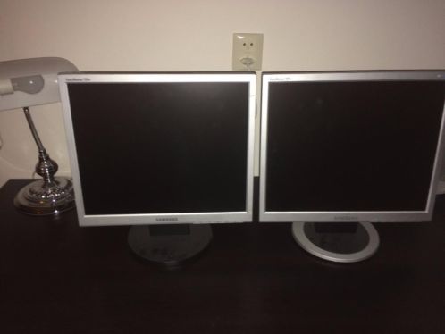 2 x Samsung Syncmaster TFT monitoren (721N  720N)