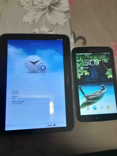 2 x samsung tablet