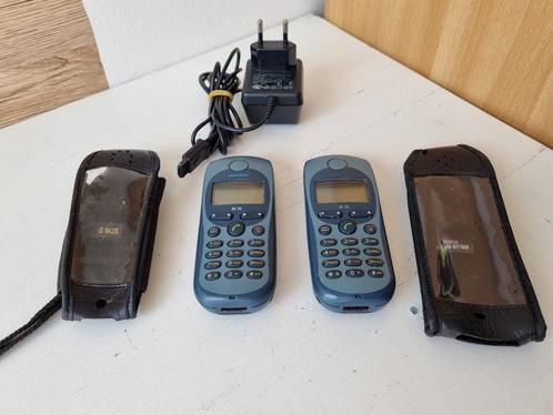 2 x Siemens M35 Mobiele Telefoons  Lader en Leren Hoesjes