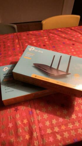 2 x TP-LINK TL-WR940N routers