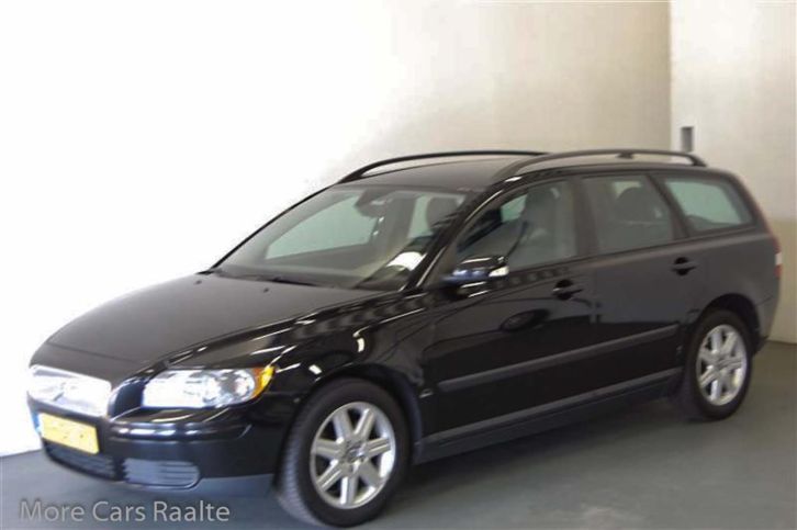 2 x volvo v50 diesel 2006 vanaf  3.950, aircozwartlmv