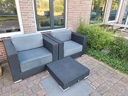 2 zware longstoelen met extra dikke  kussens