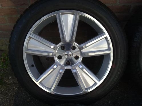 20 inch Nissan Murano velgen mer Goodyear Alweer banden