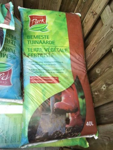 20 zakken bemeste tuinaarde
