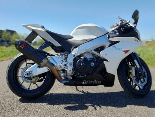 2009 Aprilia RSV4 met full Akrapovic racing line 15604km.