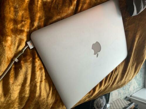 2017 Macbook Air 13inches perfect condition with charger