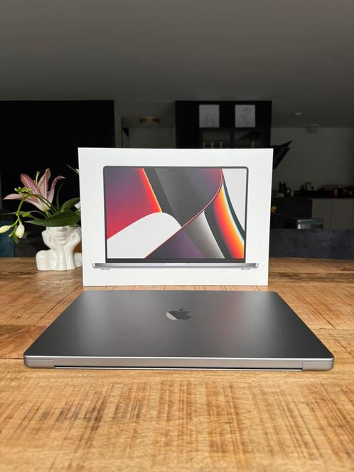 2021 MacBook Pro 16 inch with M1 Pro chip16GB RAM - 1TB SSD