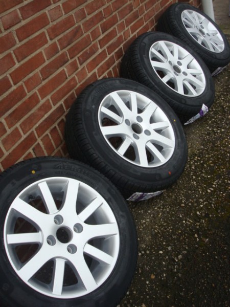 15"Hockenheim Peugeot Velgen en Banden Steek 4x108