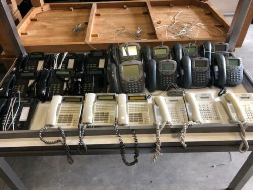 21 vaste telefoons van avaya en Panasonic 195 compleet