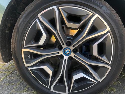 22 wielen voor BMW iX  zomerband Pirelli 2x6,5 en 2x6,0 mm