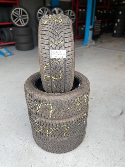 2255017 GOODYEAR ULTRAGRIP 76MM 4 STUKS 240,- (2018)