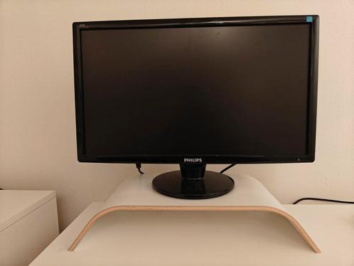 24 inch Philips monitor (2 stuks) VGA  HDMI convert