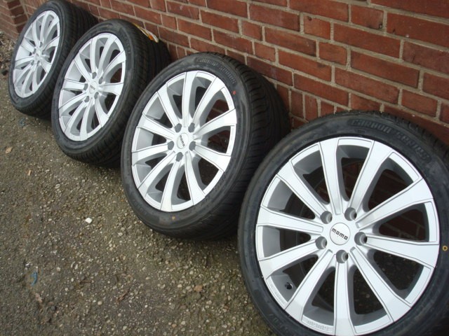 17 inch Momo velgen en banden steek 5x108