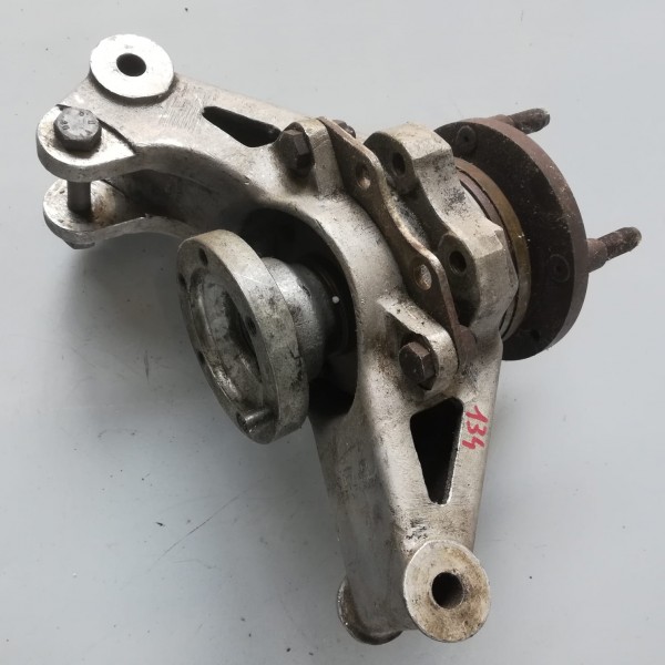 Rear hub and hub carrier for Maserati Bora