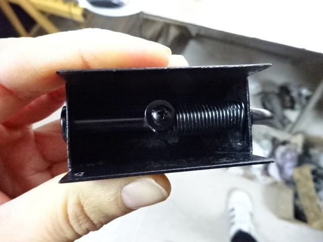 Spring support for Lamborghini Miura trunk