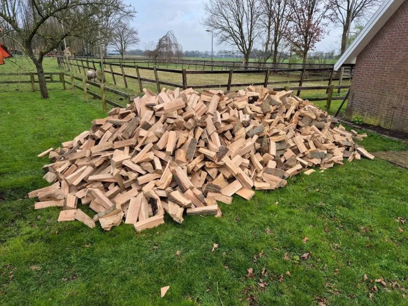 Verkoop van droog brandhout