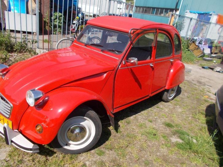 2cv 6 gerestoreerde rouge valuna rood