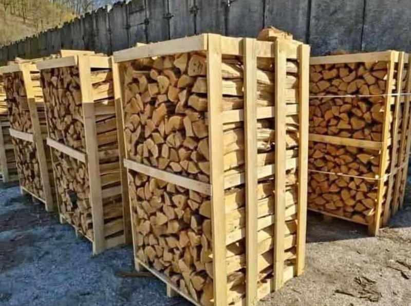 Verkoop van droog brandhout