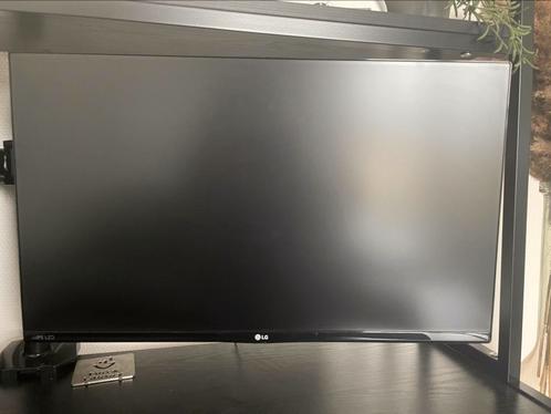 2x 24 inch LG monitor ( Full HD )  standaard