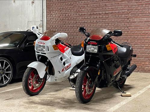 2x CBR1000F Zwart x2788, Wit x2787