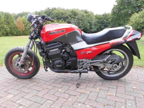 2x Kawasaki GPZ900R voor loop of sloop plus veel onderdelen