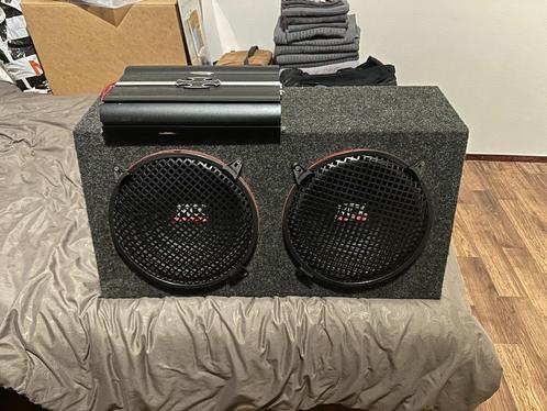 2x MTX Subwoofer inc. Versterker en Bekisting