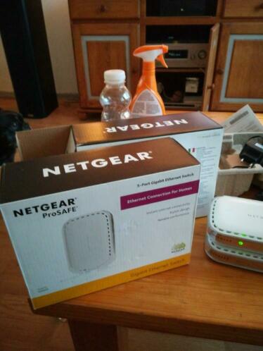 2x Netgear proSAFE GS605 ethernet netwerk switch Gigabit