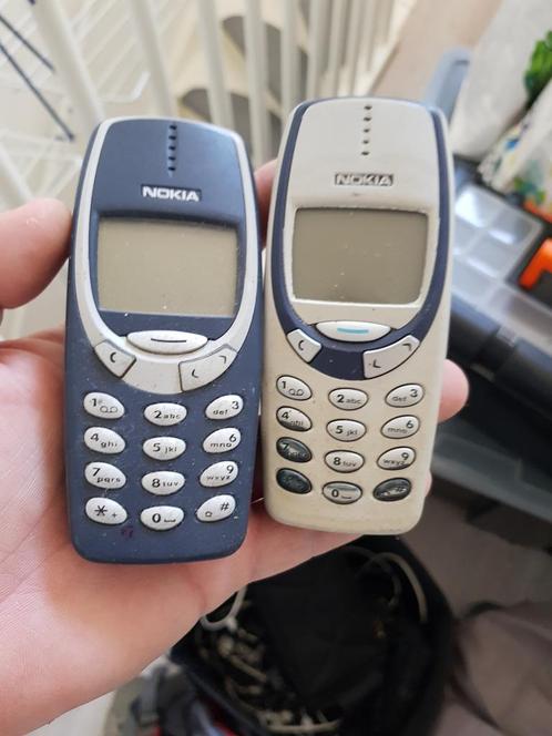 2x Nokia 3310 oude telefoon baksteen