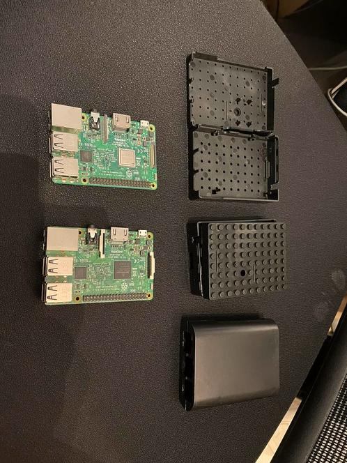 2x Raspberry Pi 3B met 3 behuizingen