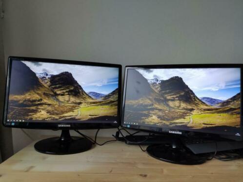 2x Samsung 21.5 inch HD Led Monitor met adapters