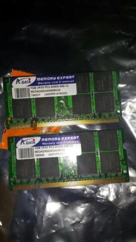 2x so-dimm ddr2 1gb 667mhz (totaal 2gb) voor notebooks.