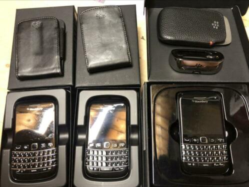 3 blackberry bold 9790 , hoesjes en bureau standaard