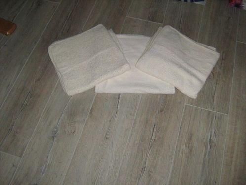 3 ecru kleurige badstofhoezen
