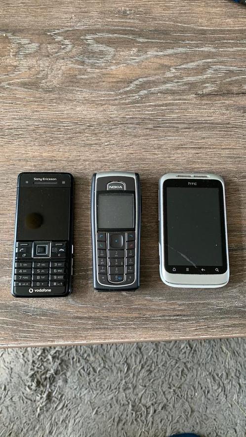 3 mobiele telefoons. Sony, Nokia, HTC