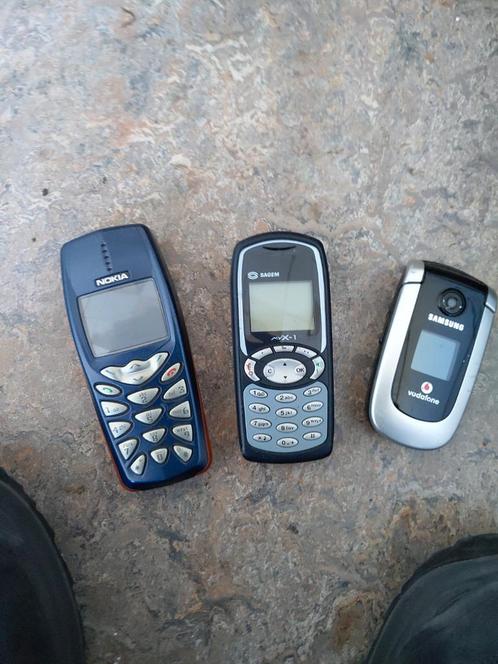 3 mobieltjes