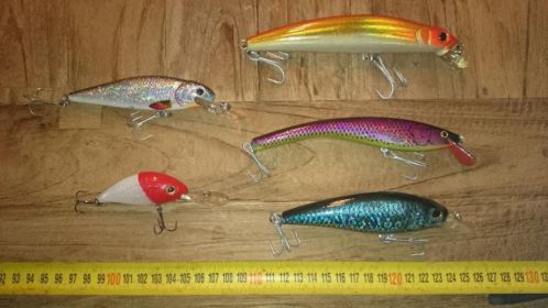 3 nieuwe en 2 gebruikte kunstaas pluggen